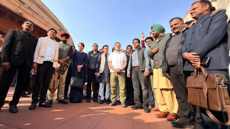 ଲୋକସଭାରେ ହଙ୍ଗାମା: ୮ ସାଂସଦ ପୂରା ଅଧିବେଶନ ପାଇଁ ନିଲମ୍ବିତ