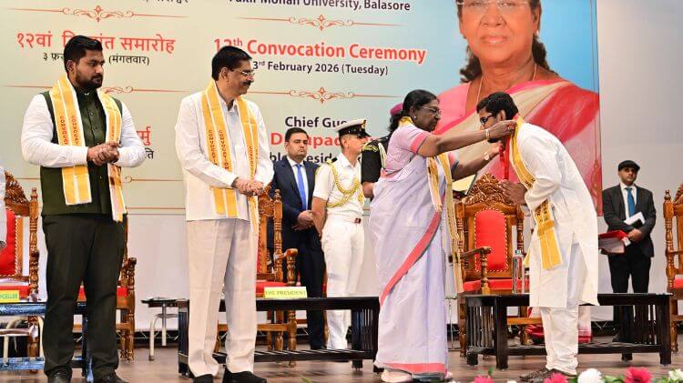 ଫକୀର ମୋହନ ବିଶ୍ୱବିଦ୍ୟାଳୟର ସମାବର୍ତ୍ତନ ସମାରୋହରେ ଯୋଗଦେଲେ ରାଷ୍ଟ୍ରପତି