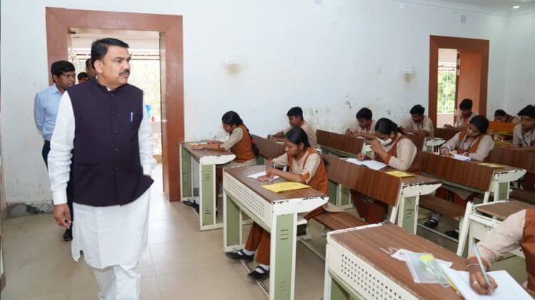ମାଟ୍ରିକ ପରୀକ୍ଷା ଆରମ୍ଭ: ବିଦ୍ୟାଳୟ ଓ ଗଣ ଶିକ୍ଷା ମନ୍ତ୍ରୀ କଲେ ପରୀକ୍ଷା କେନ୍ଦ୍ର ପରିଦର୍ଶନ