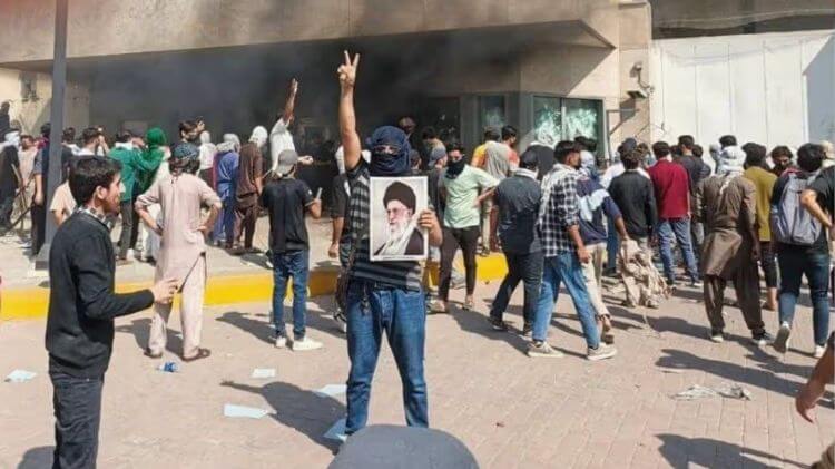 ପାକିସ୍ତାନରେ ଆମେରିକା ଦୂତାବାସ ଉପରେ ଉତ୍ୟକ୍ତ ଜନତାଙ୍କ ଆକ୍ରମଣ, ୮ ମୃତ